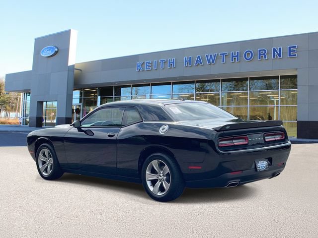 Used 2020 Dodge Challenger SXT RWD image 4