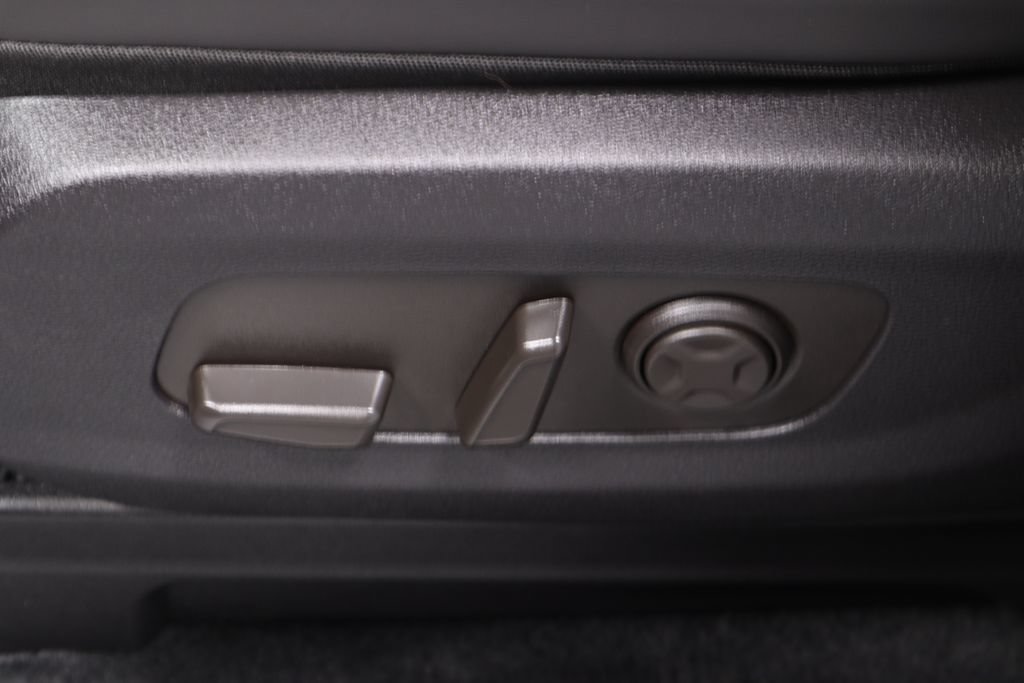 Used 2026 Kia Carnival SX w/ SX Dark Edition Package FWD image 26