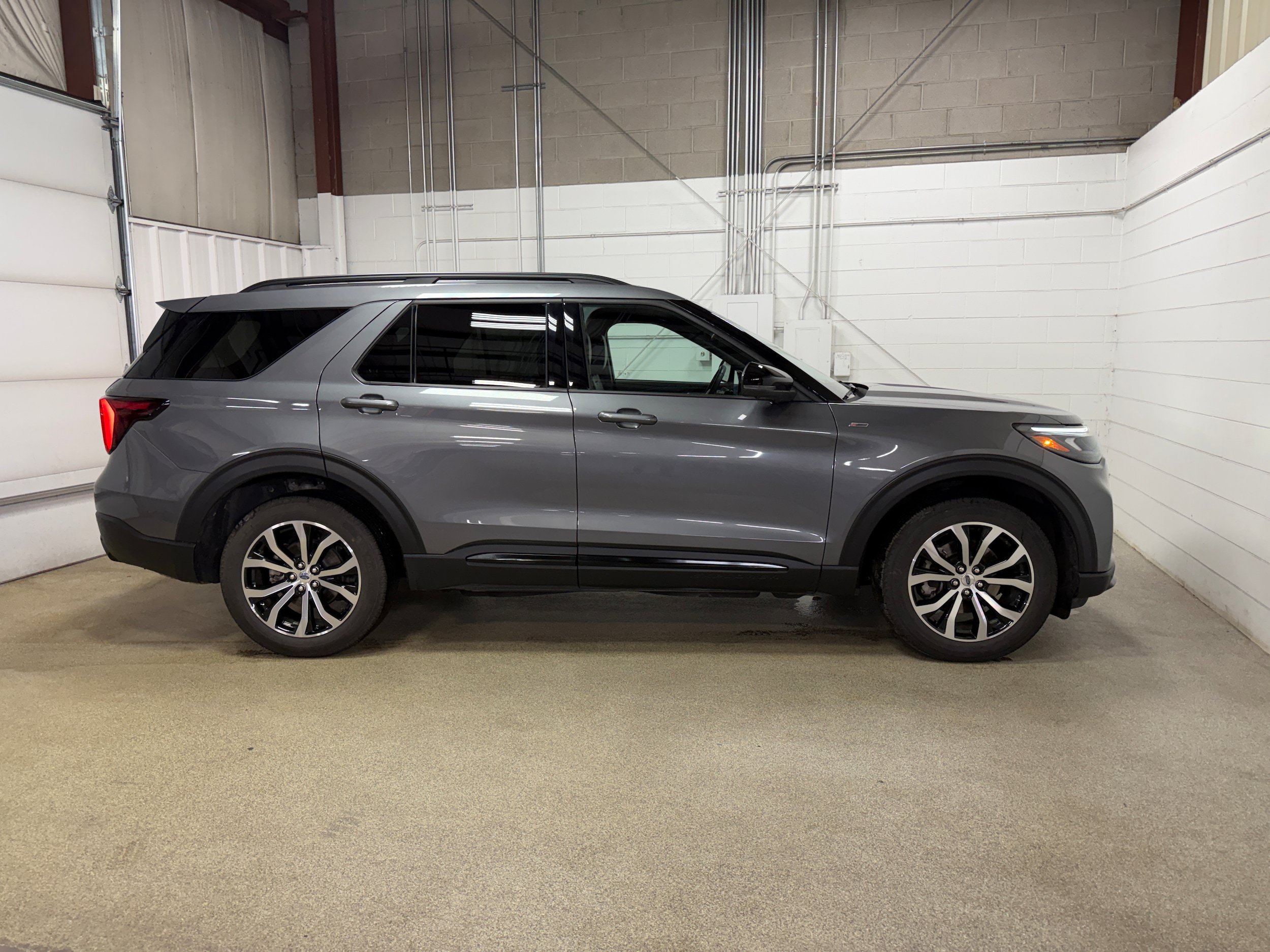 Certified 2025 Ford Explorer ST-Line AWD/4WD image 6
