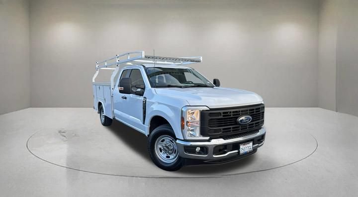 Certified 2025 Ford F250 2WD SuperCab Super Duty image 1