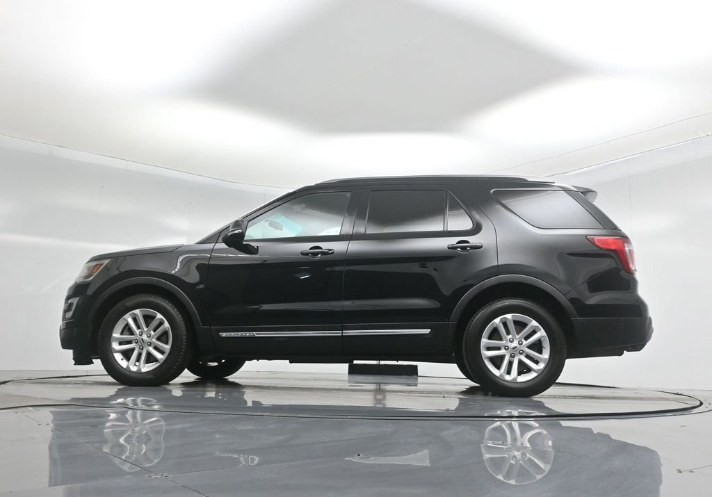 Certified 2017 Ford Explorer XLT image 25