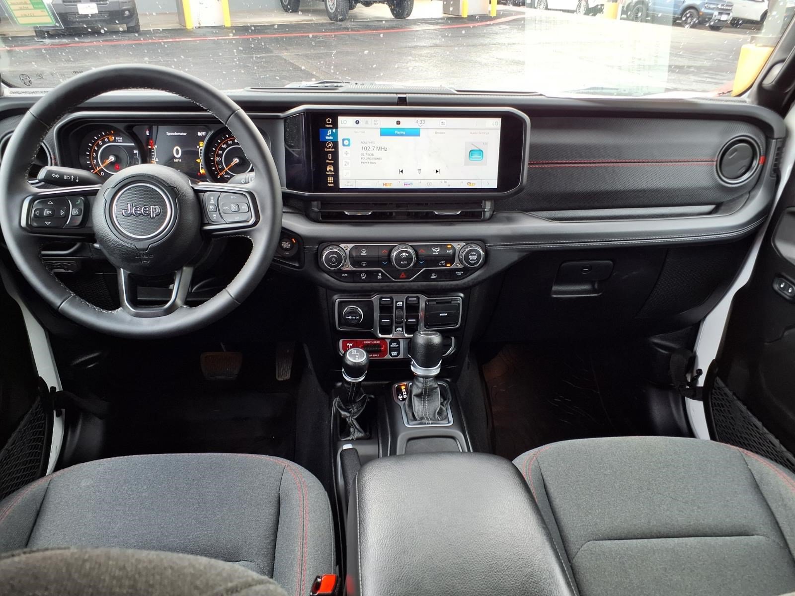Used 2025 Jeep Gladiator Rubicon AWD/4WD image 12