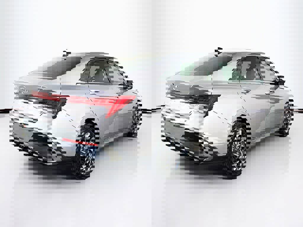 Used 2025 Hyundai Elantra SEL image 5