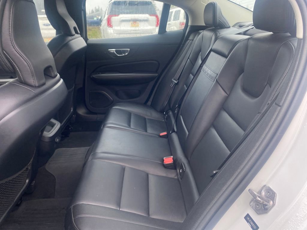 Used 2022 Volvo S60 B5 Momentum w/ Advanced Package image 9