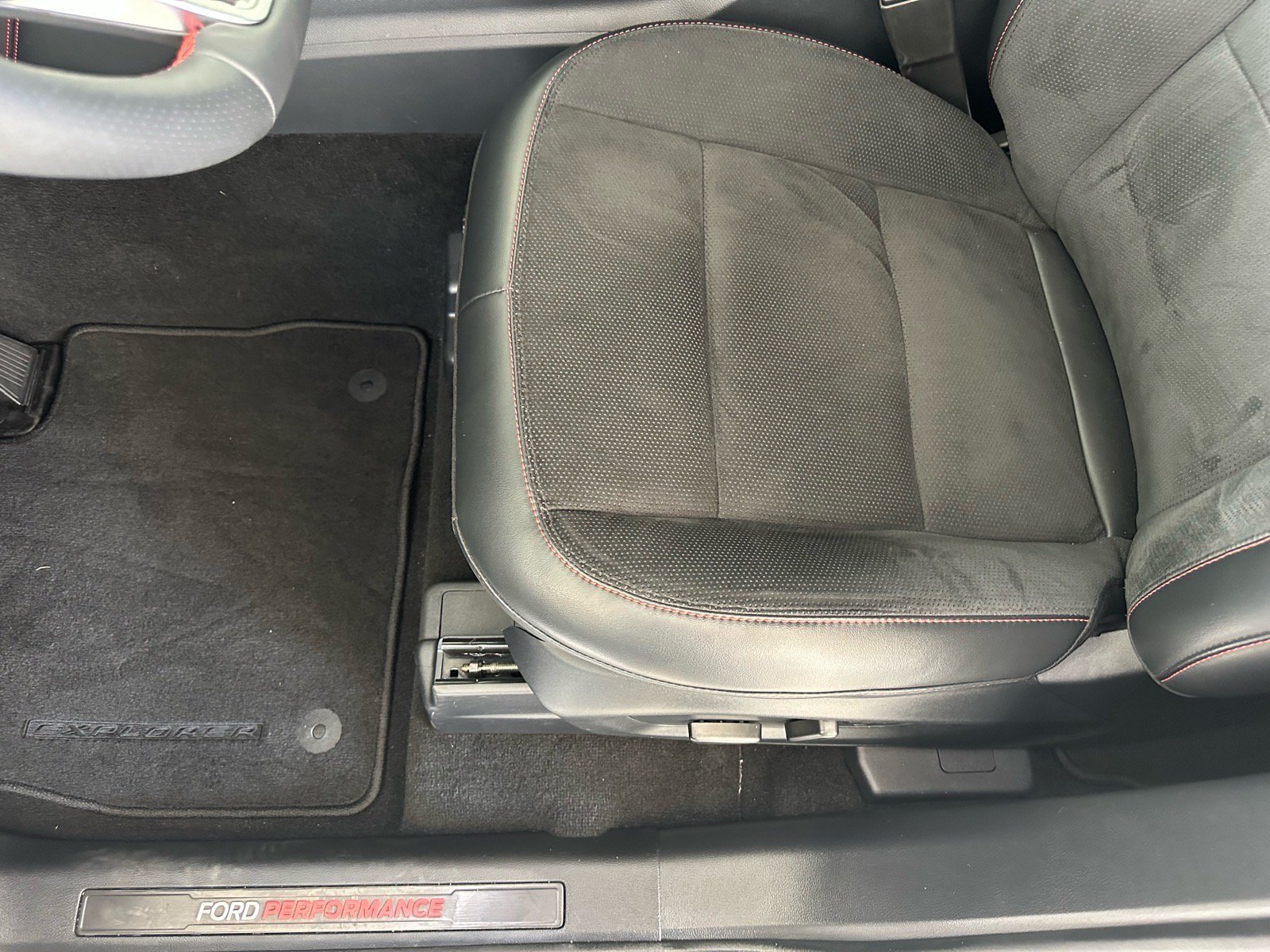 Certified 2025 Ford Explorer ST RWD image 20