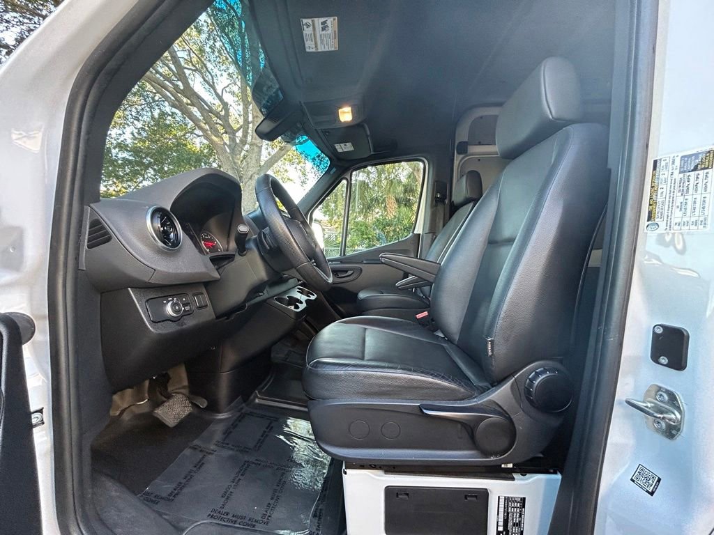 Used 2025 Mercedes-Benz Sprinter 2500 image 9