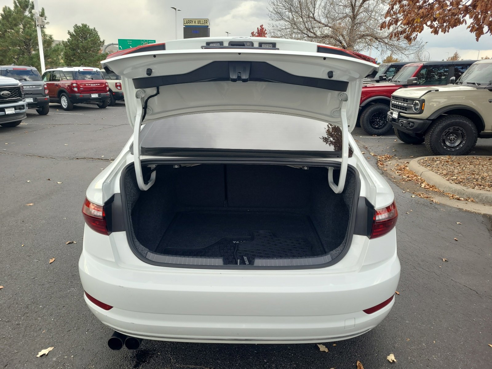 Used 2020 Volkswagen Jetta S w/ Driver Assistance Package image 30