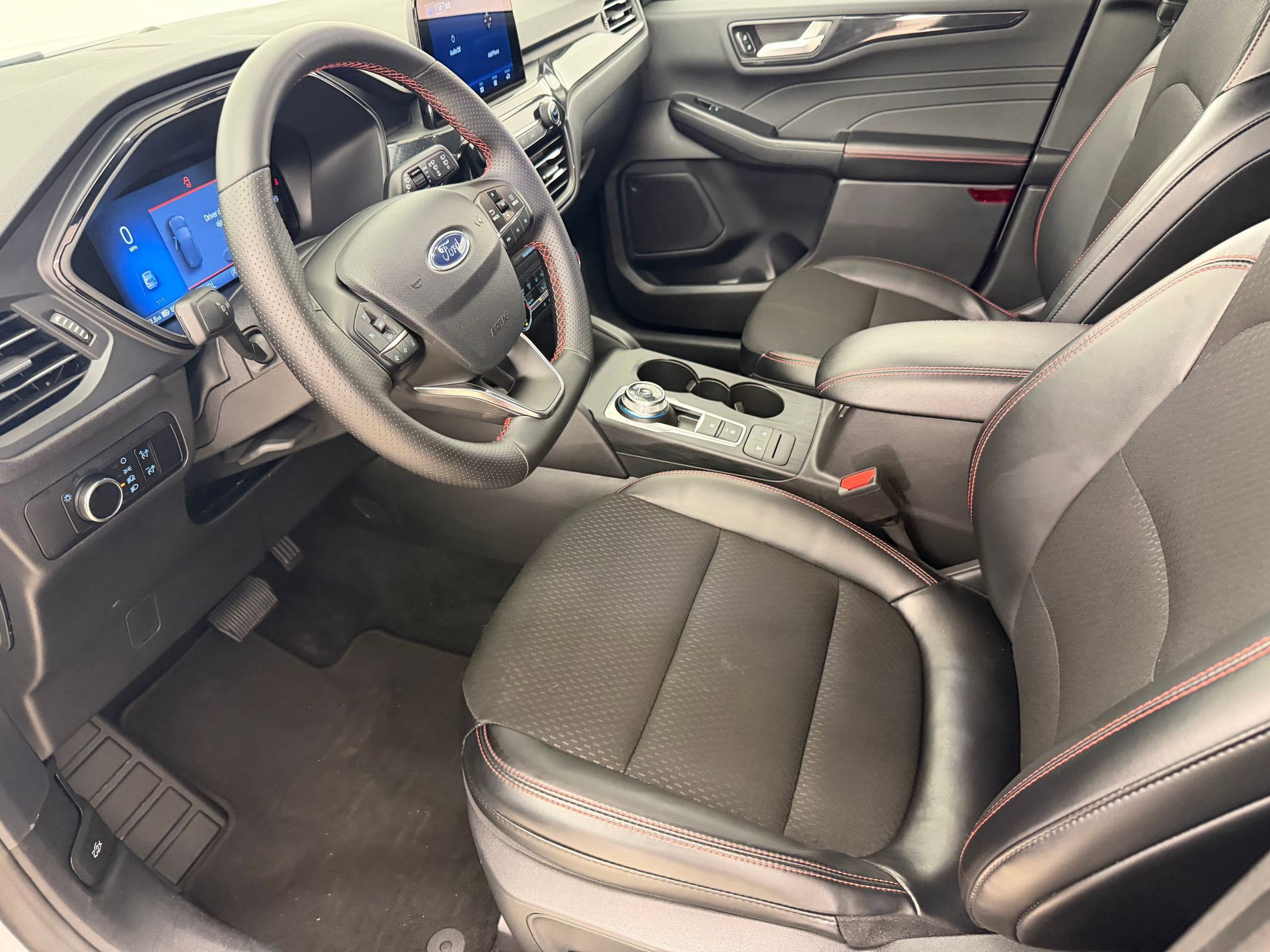 Certified 2025 Ford Escape ST-Line image 4