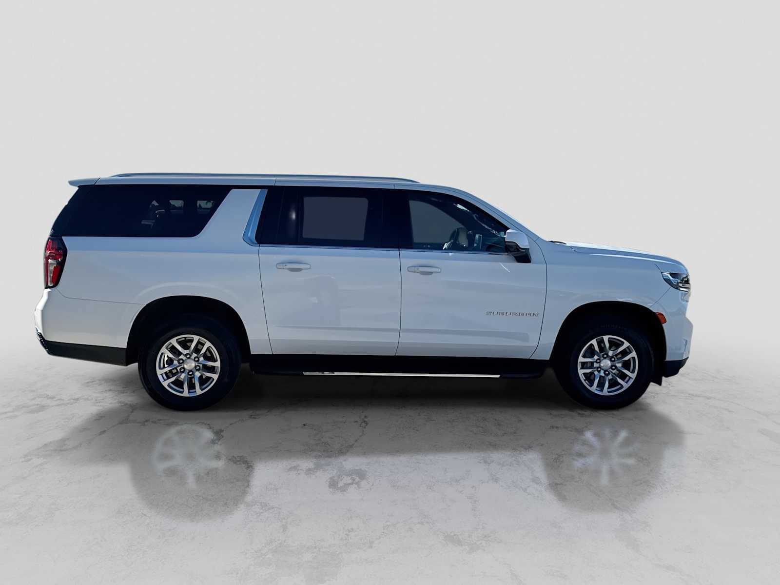 Used 2024 Chevrolet Suburban LT w/ Luxury Package AWD/4WD image 7