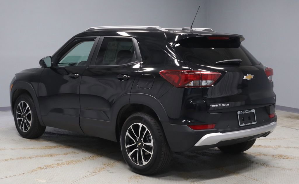 Used 2025 Chevrolet TrailBlazer LT w/ LT Cold Weather Package image 3