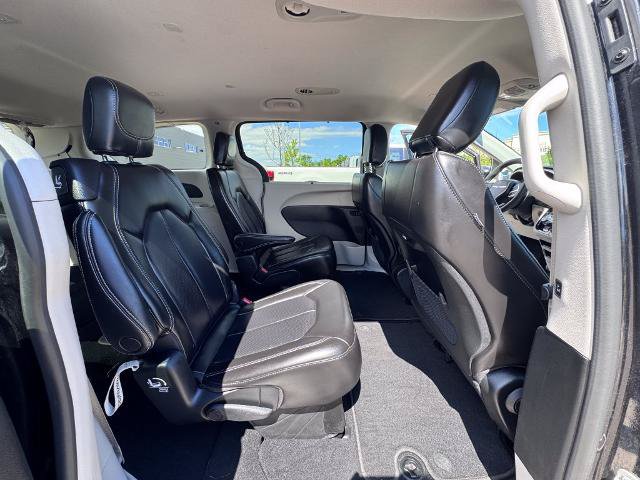 Used 2023 Chrysler Pacifica Touring-L FWD image 27