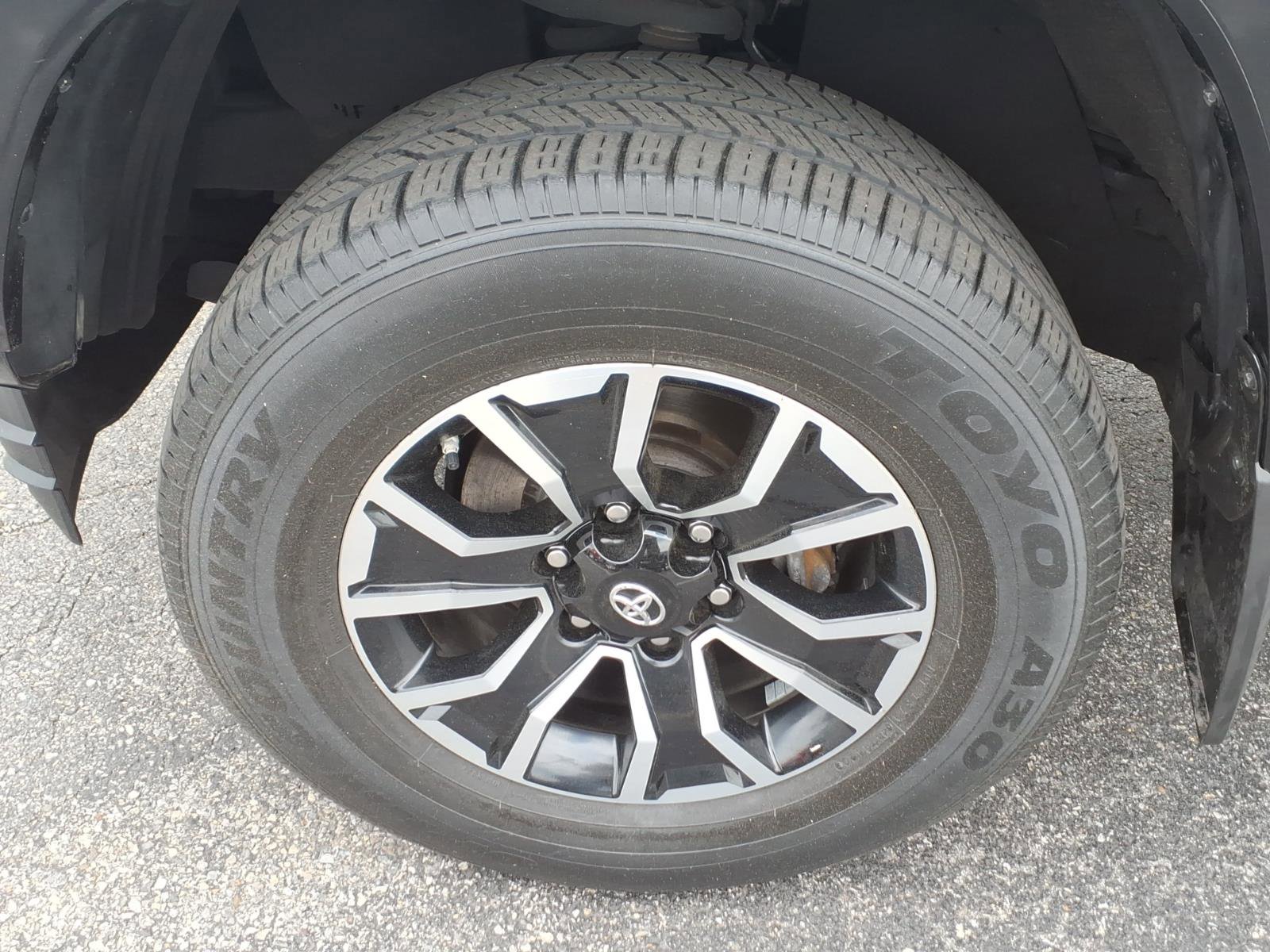 Used 2020 Toyota Tacoma TRD Sport w/ TRD Premium Sport Package AWD/4WD image 9