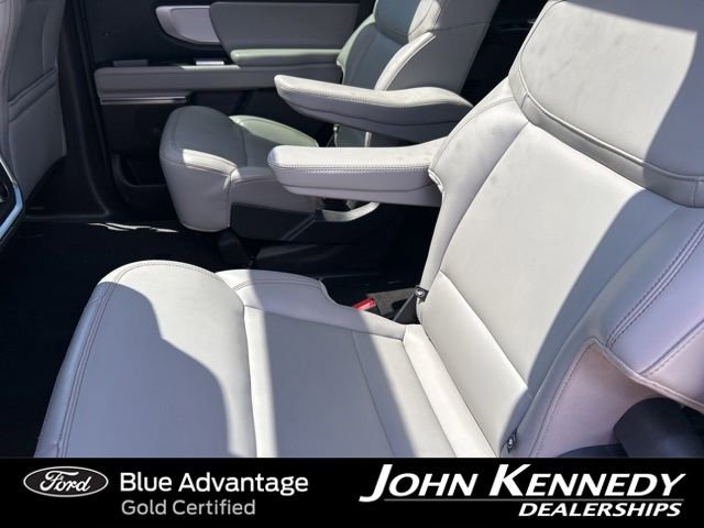 Certified 2025 Ford Expedition Active AWD/4WD image 38