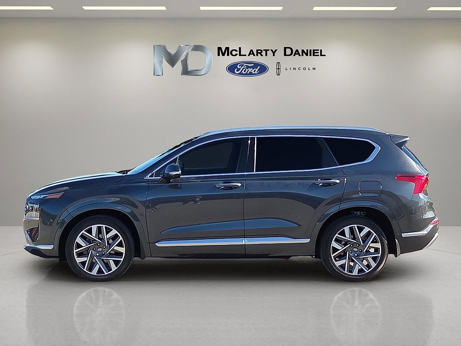 Used 2023 Hyundai Santa Fe Calligraphy w/ Cargo Package FWD image 3