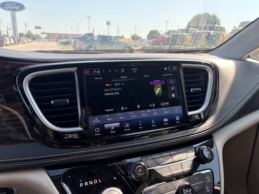 Used 2024 Chrysler Pacifica Limited FWD image 22