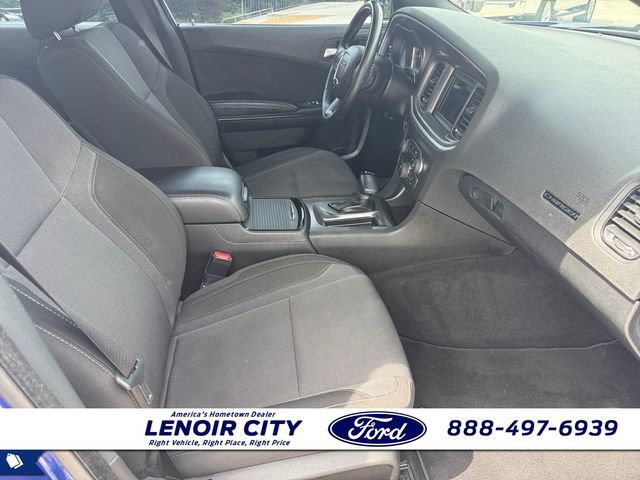 Used 2022 Dodge Charger SXT w/ Blacktop Package RWD image 13