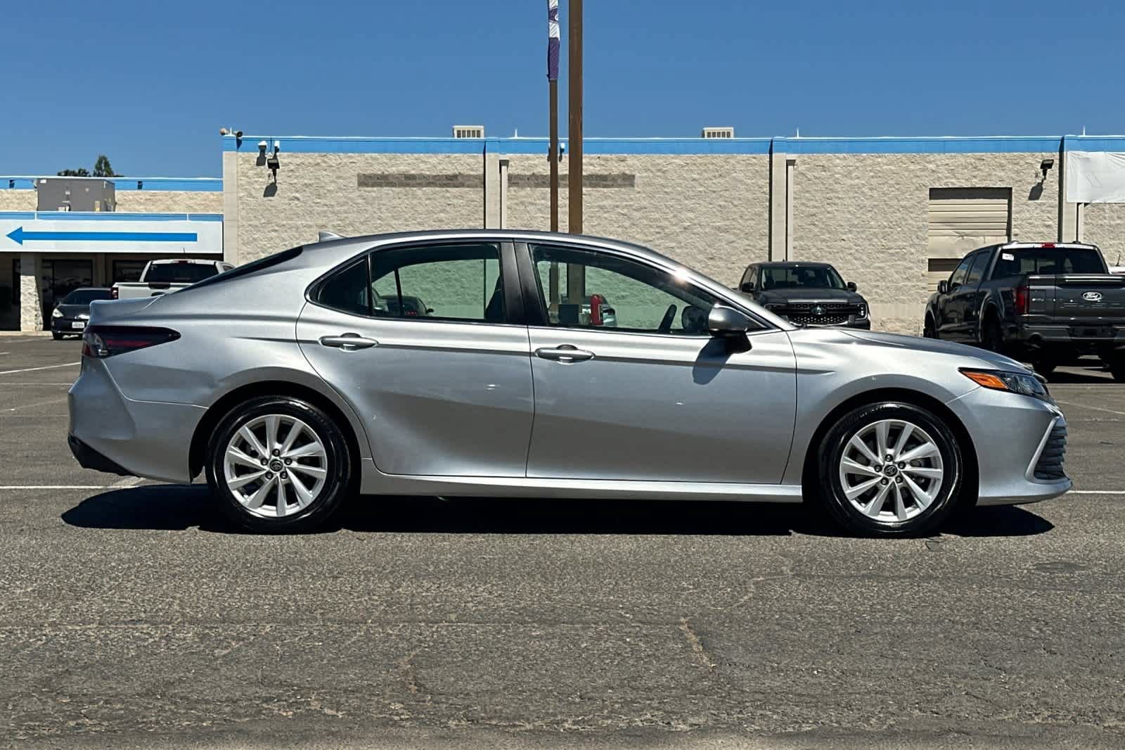 Used 2023 Toyota Camry LE FWD image 9