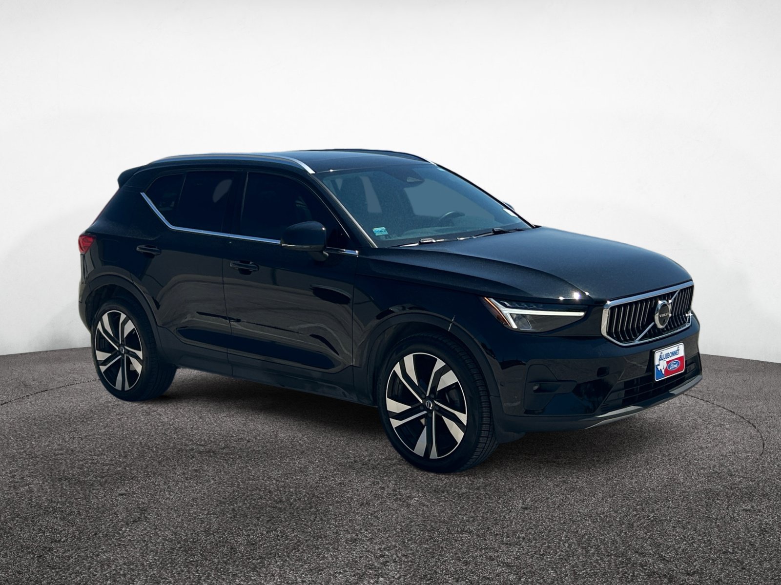 Used 2023 Volvo XC40 B5 Ultimate w/ Protection Package Premier AWD/4WD image 3