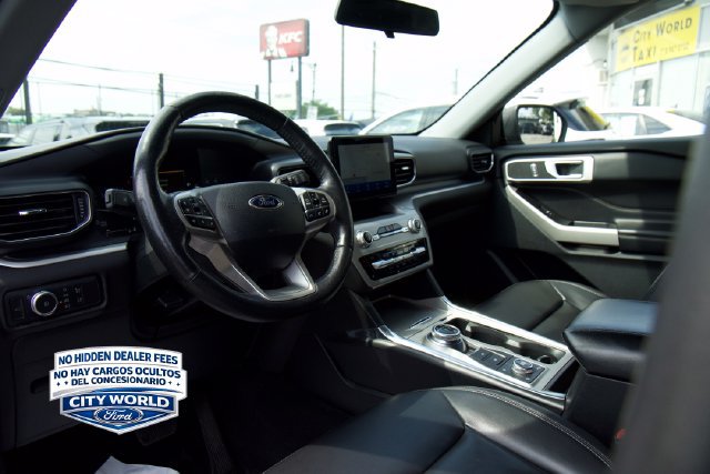 Certified 2021 Ford Explorer XLT w/ Equipment Group 202A AWD/4WD image 7