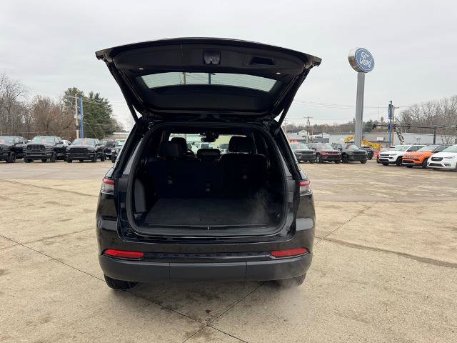 Used 2024 Jeep Grand Cherokee Altitude image 7