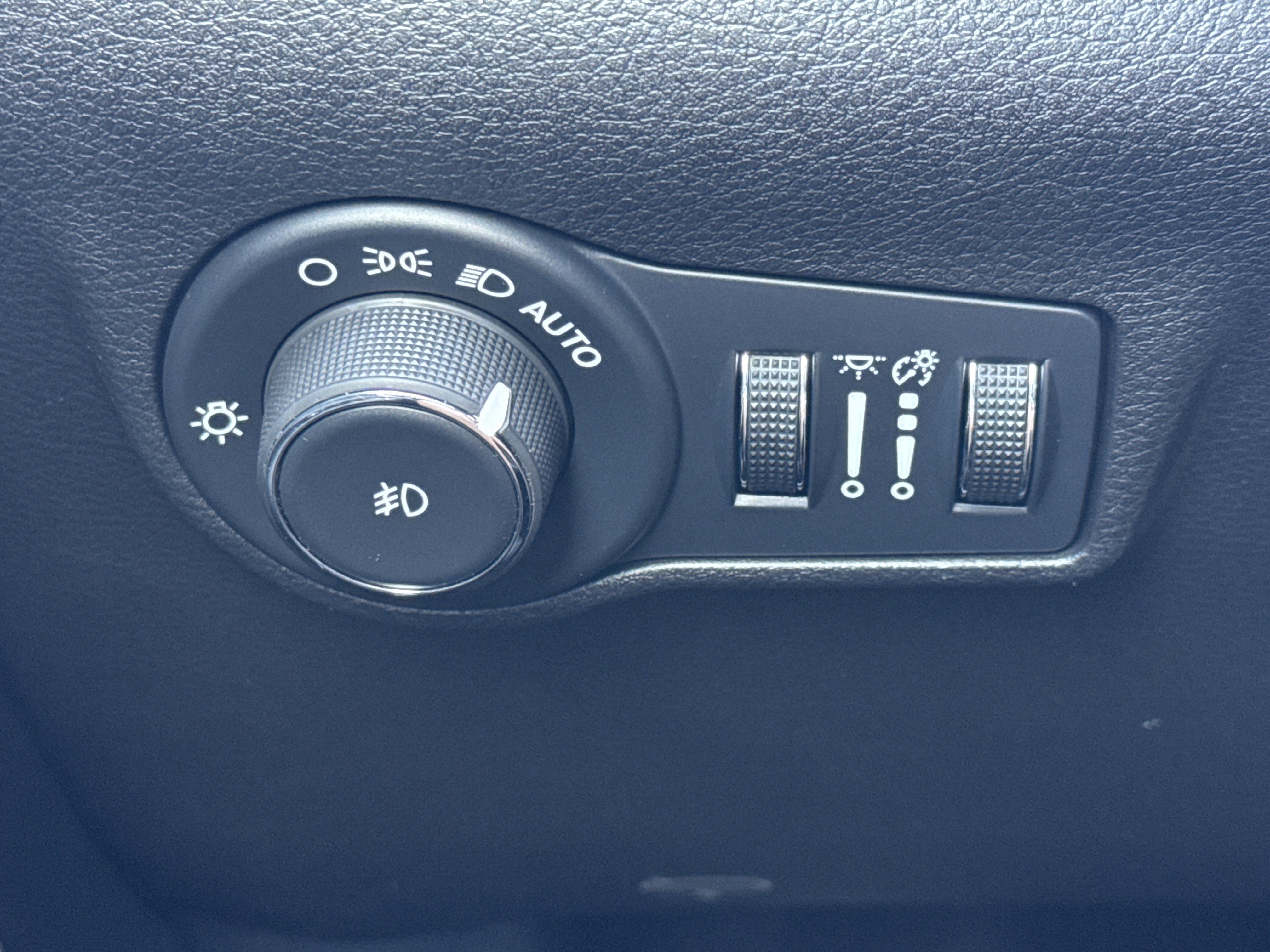 Used 2024 Jeep Compass Latitude image 23