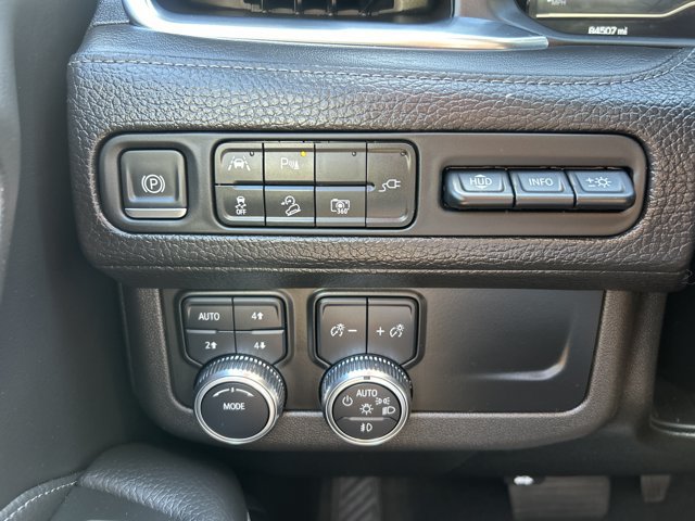 Used 2022 GMC Yukon Denali AWD/4WD image 32