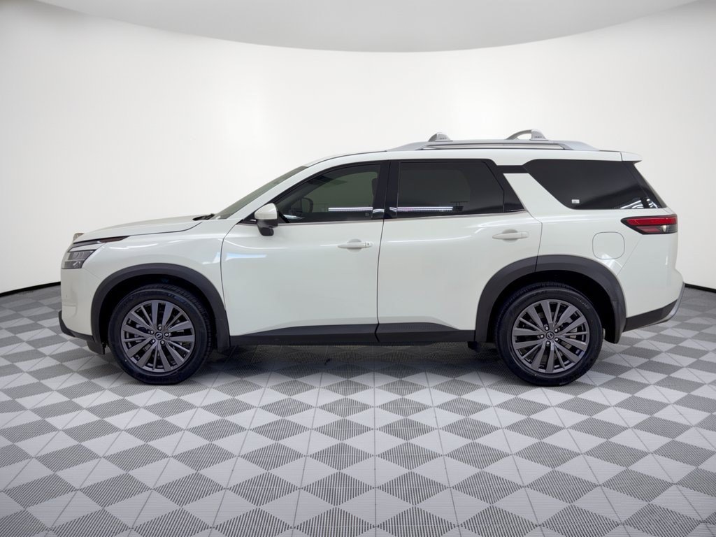 Used 2024 Nissan Pathfinder SL w/ SL Premium Package FWD image 2