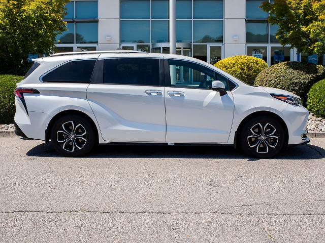 Used 2025 Toyota Sienna Platinum