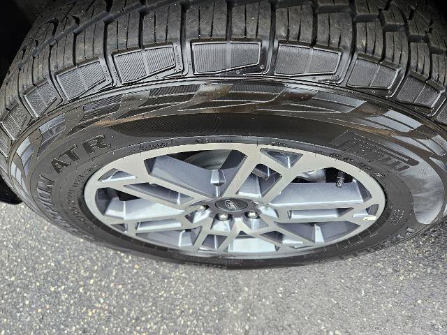 Certified 2025 Ford Expedition Active AWD/4WD image 9