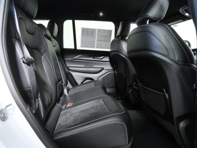 Used 2024 Jeep Grand Cherokee Altitude AWD/4WD image 12