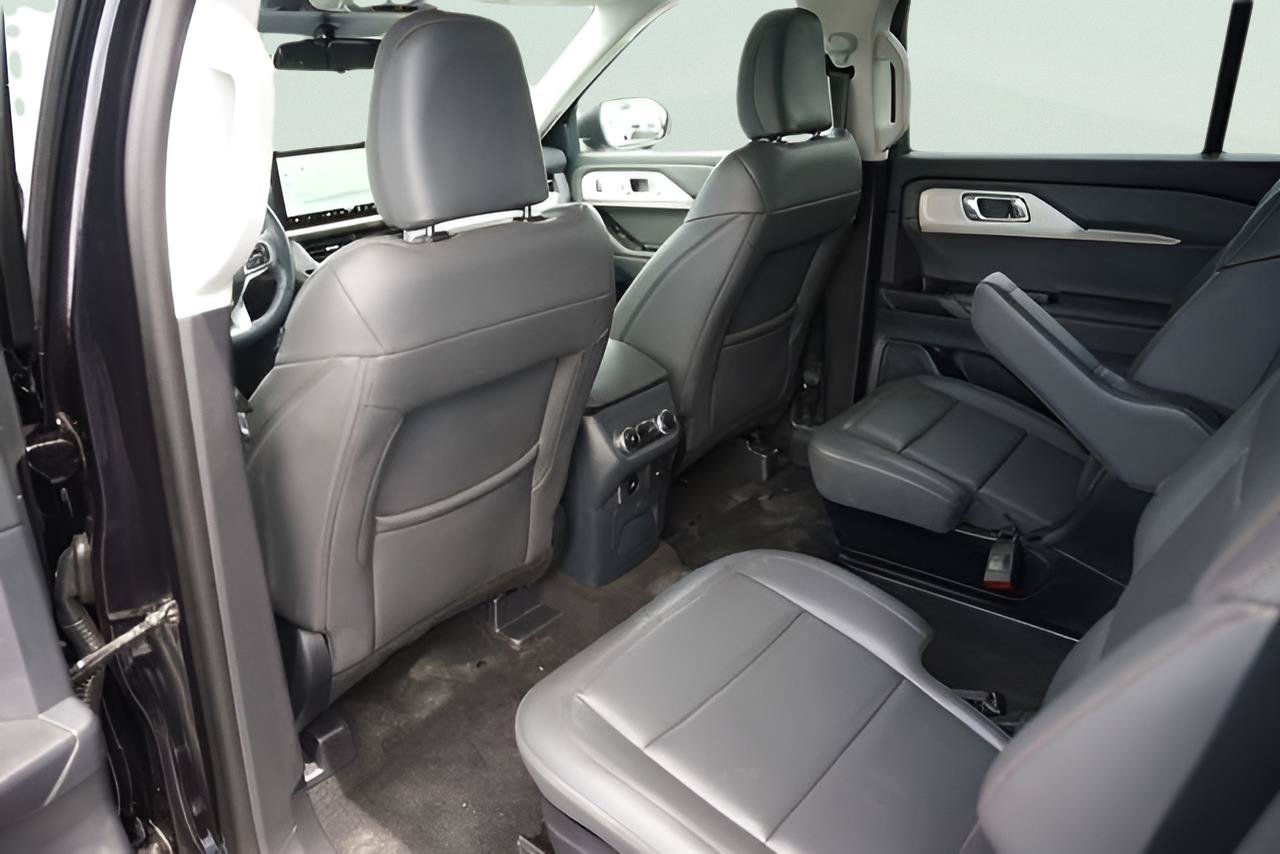 Certified 2026 Ford Explorer Active RWD image 11