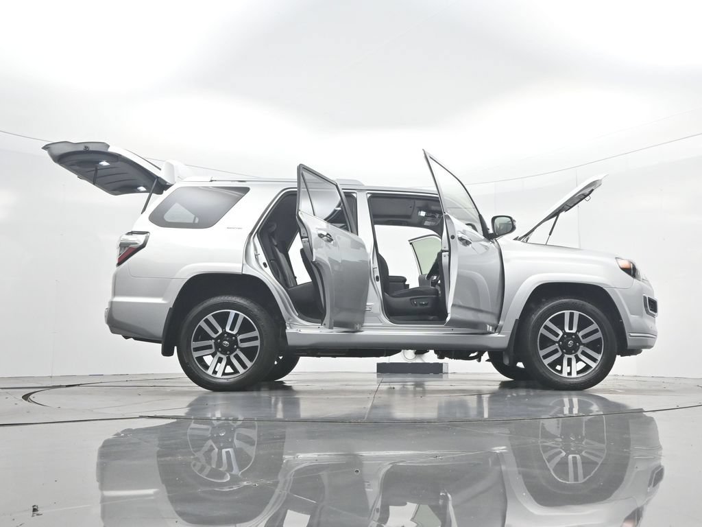 Used 2021 Toyota 4Runner Limited AWD/4WD image 61