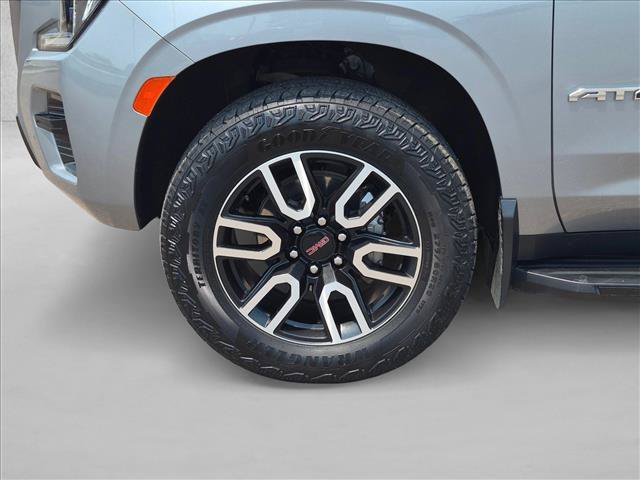 Used 2024 GMC Yukon AT4 w/ Technology Package AWD/4WD image 9