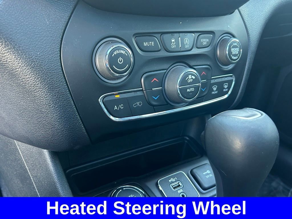 Used 2020 Jeep Cherokee Latitude Plus w/ Comfort/Convenience Group AWD/4WD image 38