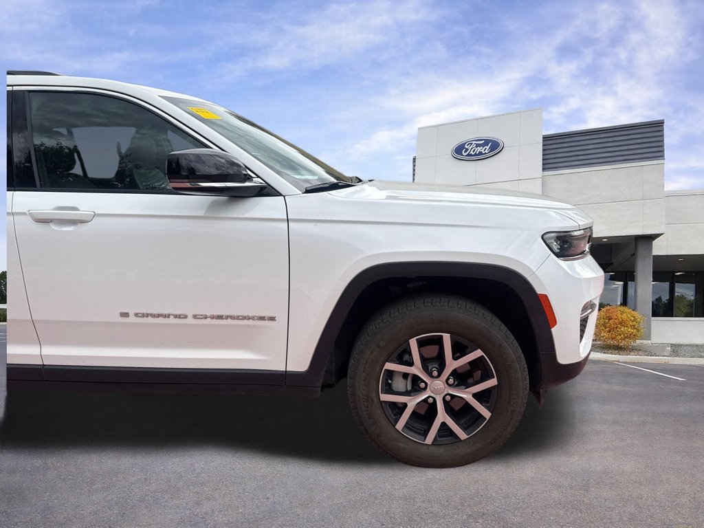 Used 2025 Jeep Grand Cherokee Limited w/ Trailer Tow Package AWD/4WD image 31