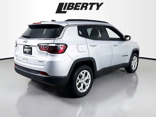 Used 2024 Jeep Compass Latitude image 5