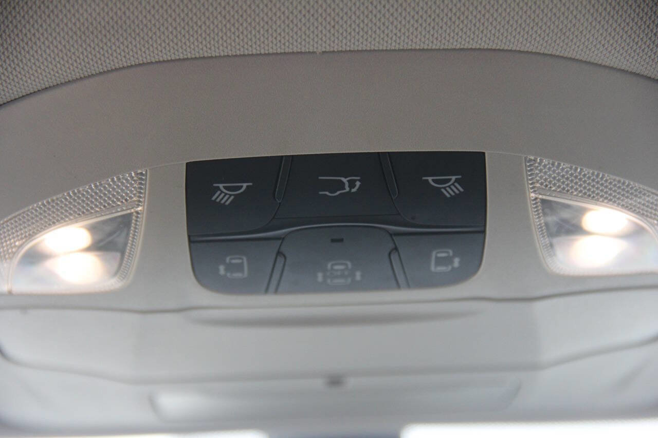 Used 2024 Chrysler Pacifica Touring-L FWD image 27