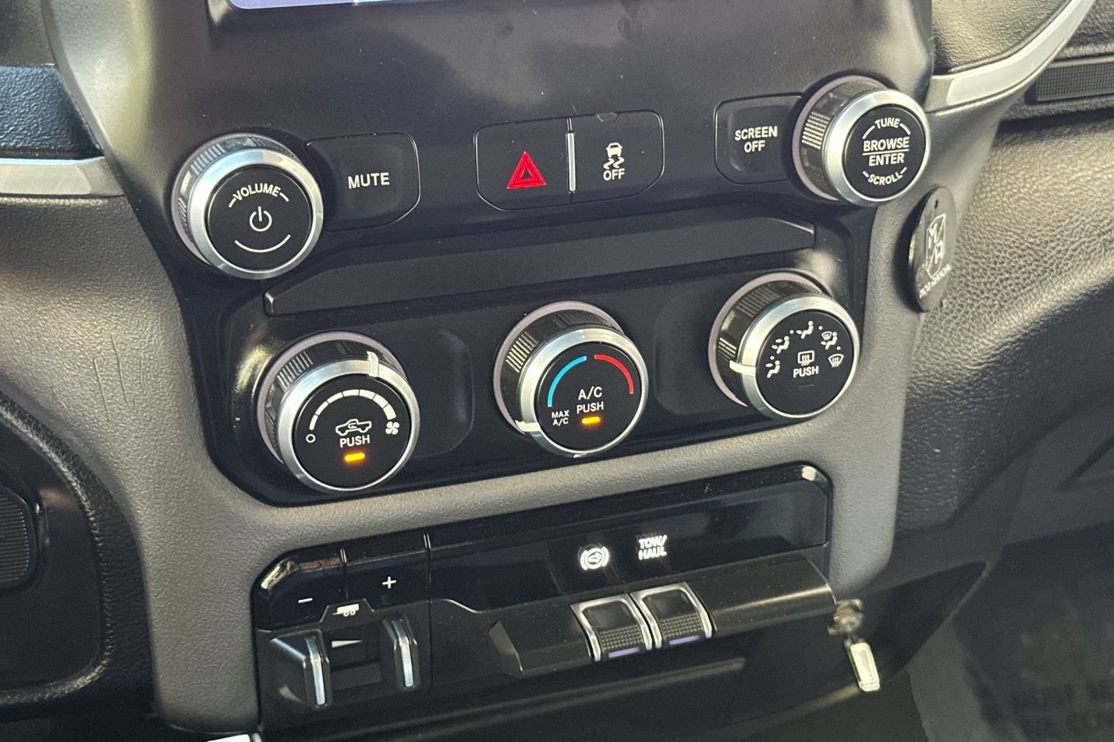 Used 2024 RAM 2500 Big Horn AWD/4WD image 30