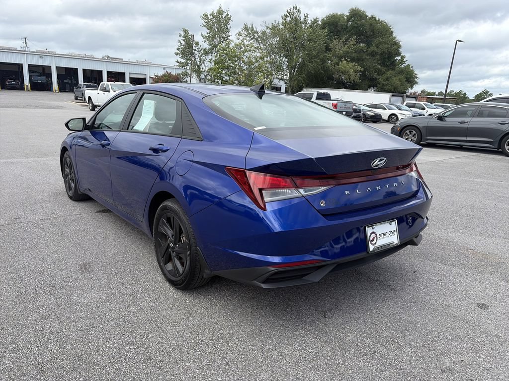 Used 2023 Hyundai Elantra SEL FWD image 5