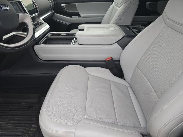 Certified 2025 Ford Expedition Platinum w/ Driver's Package image 9