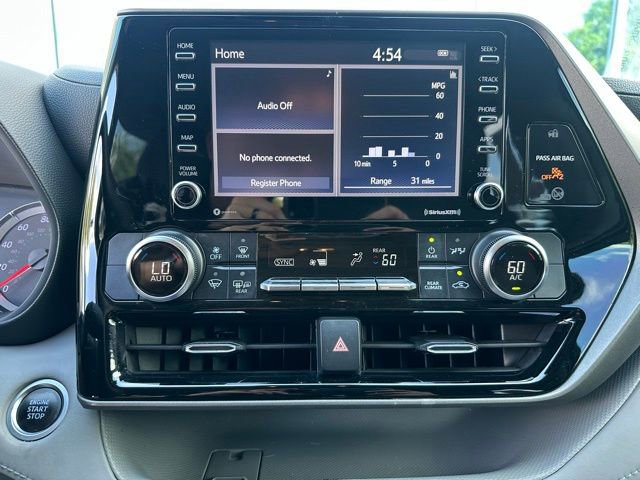 Used 2020 Toyota Highlander L FWD image 17