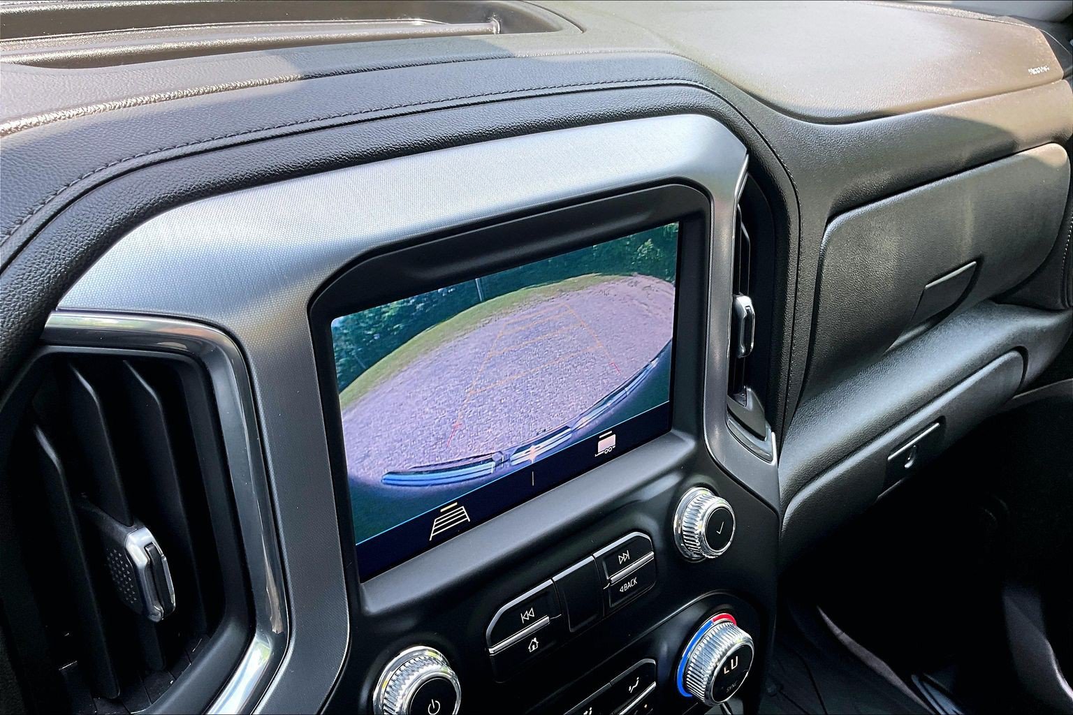 Used 2022 GMC Sierra 1500 SLE w/ Driver Alert Package I AWD/4WD image 23