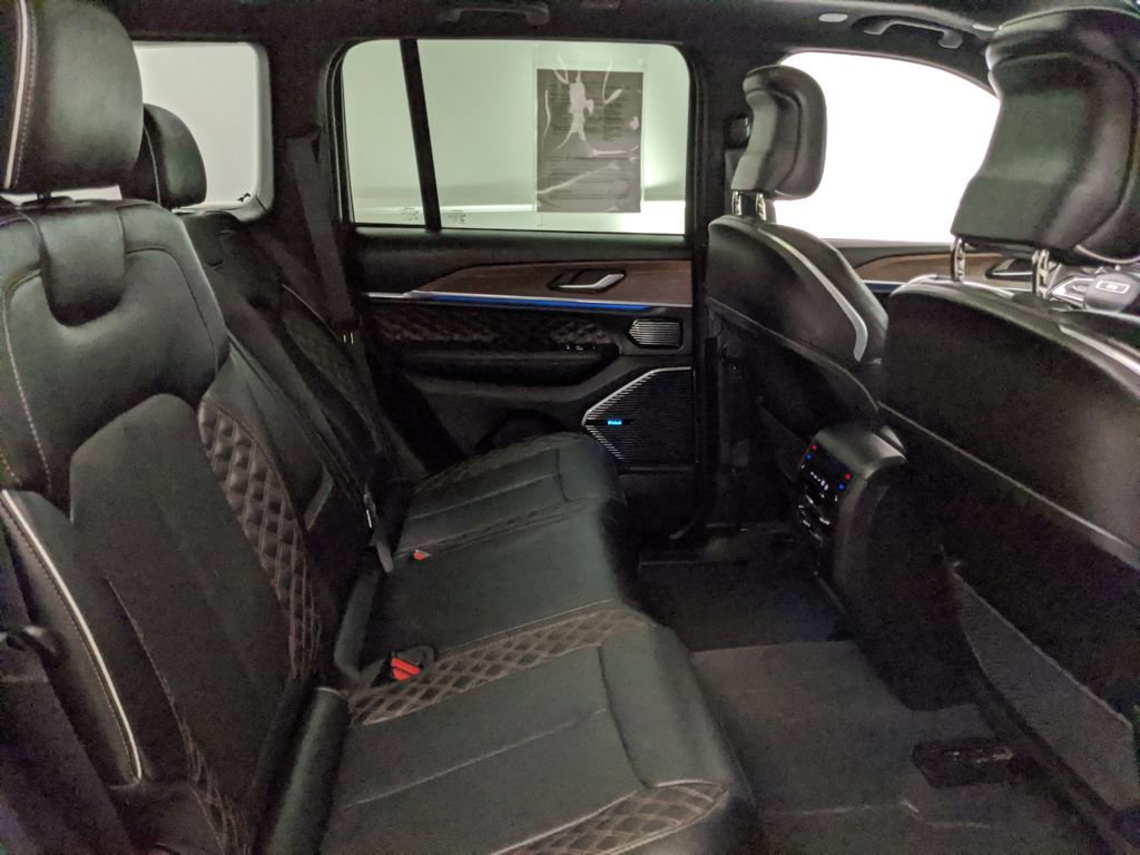 Used 2023 Jeep Grand Cherokee Summit image 20