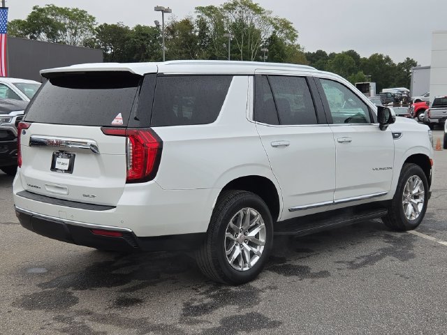 Used 2022 GMC Yukon SLT w/ SLT Premium Package AWD/4WD image 3