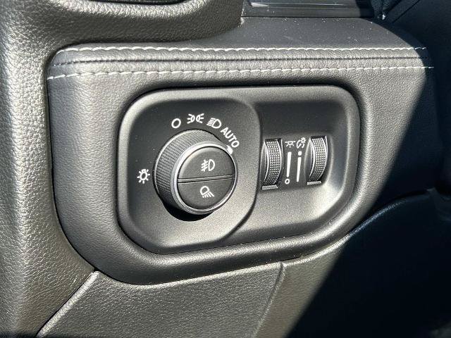 Used 2022 RAM 3500 Limited AWD/4WD image 29