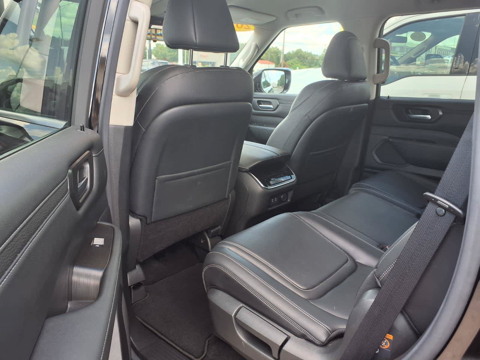 Used 2025 Nissan Armada SV AWD/4WD image 17