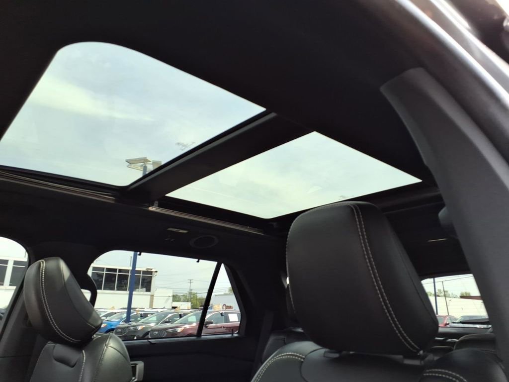 Certified 2022 Ford Explorer ST w/ Equipment Group 401A AWD/4WD image 17