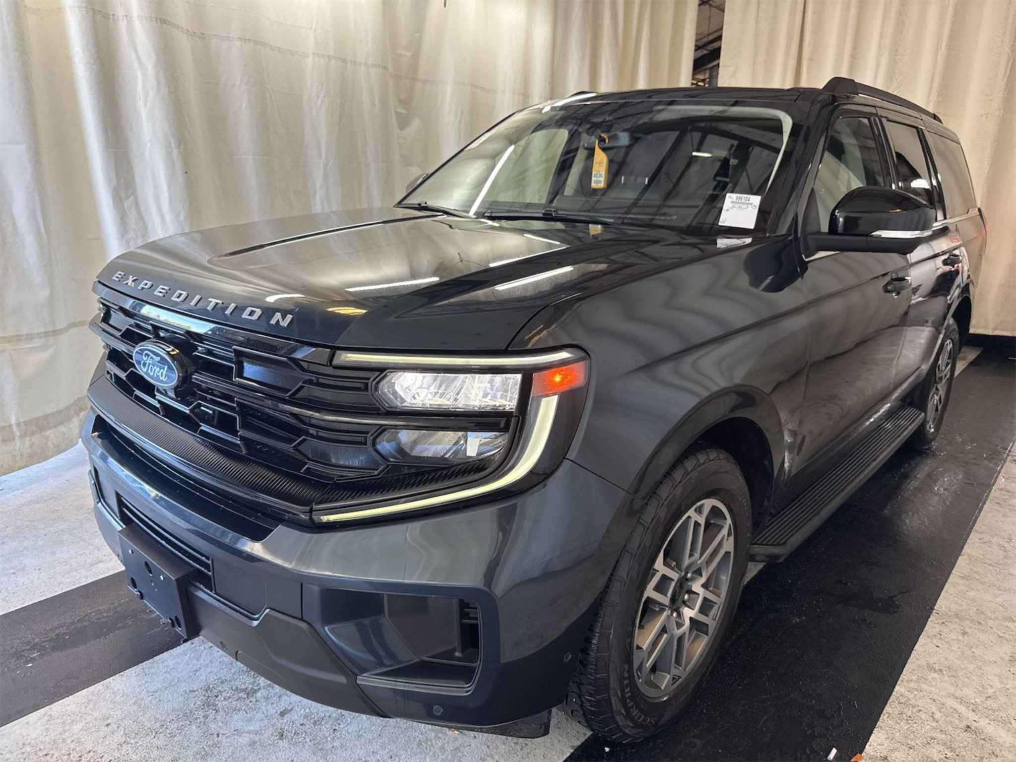 Certified 2025 Ford Expedition Active AWD/4WD image 3