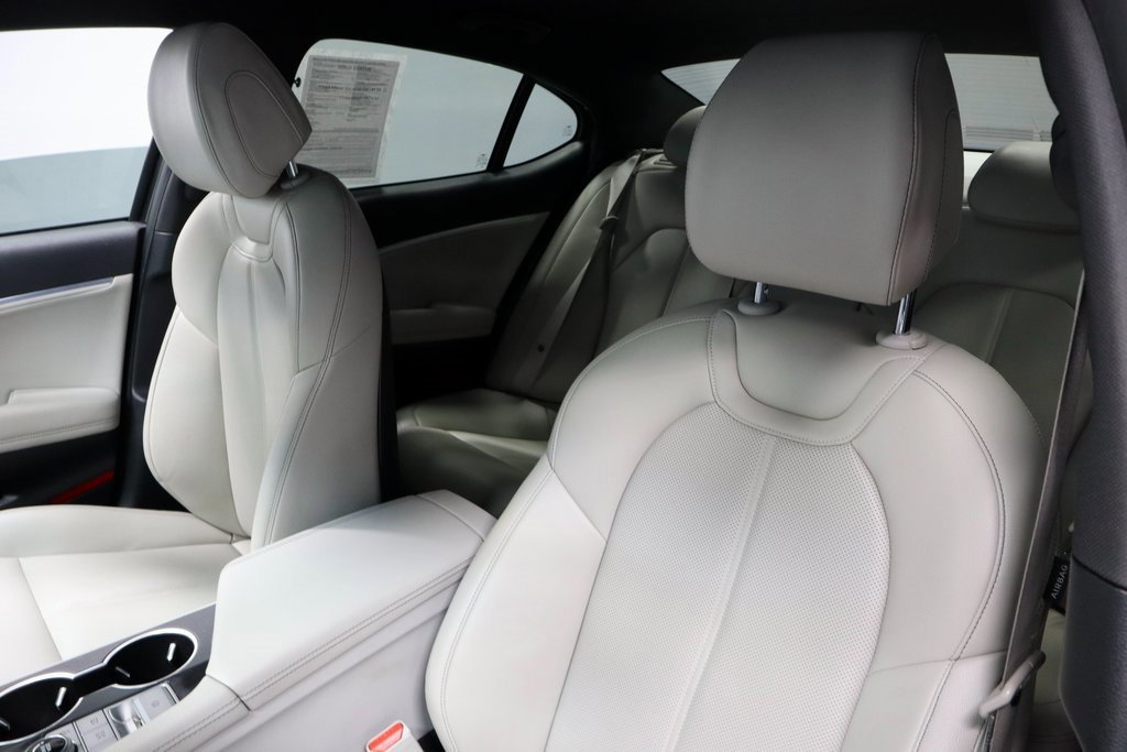 Used 2023 Genesis G70 2.0T image 27