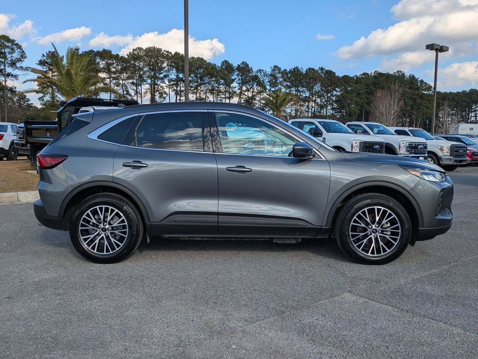 Certified 2025 Ford Escape SE image 6